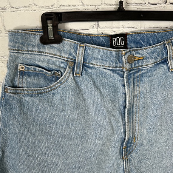 Urban Outfitters BDG Girlfriend High Rise Cut Off Denim Shorts Size 32 - Picture 3 of 5